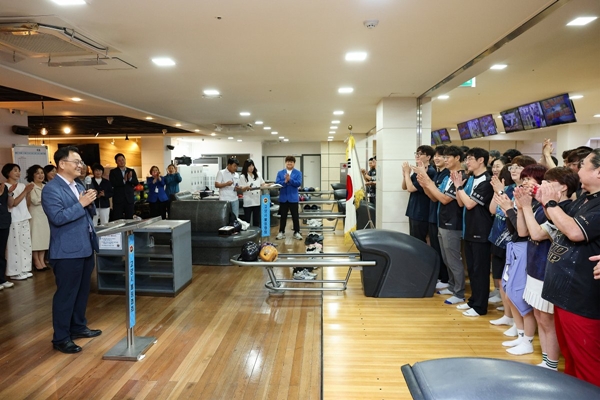 민경선 시장, 2026 고양시장배 볼링대회 시구0