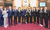 제9대 파주시의회 '최유각 의장·이진아 부의장' 선출··상임위원장 3석 모두 민주당